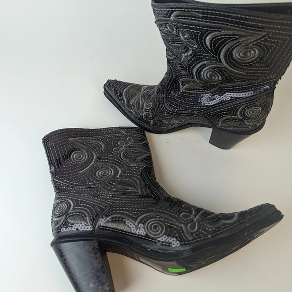 Helen’s Heart Boots - Picture 7 of 7